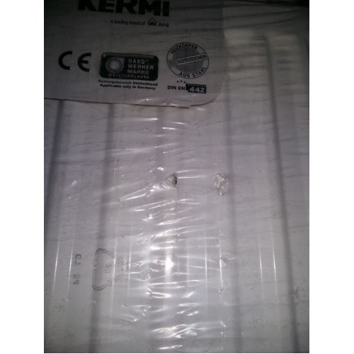 B-Ware -KERMI therm-x2 Profil-Kompakt-Heizkörper 22 400/600 FK0220406, verkratzt